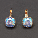 Auskarai moterims DiamondSky &bdquo;Vintage V (Light Sapphire Shimmer)&ldquo; su Swarovski kristalais
