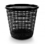 &Scaron;iuk&scaron;lių dėžė 10 l., juoda, plastikinė, su skylutėmis