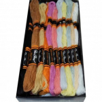 Medvilninių siuvinėjimo siūlų Muline RainBow&reg; 24 pastelinių spalvų po 8 m rinkinys