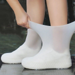 Guminiai neper&scaron;lampami batų dėklai lauko darbams.,  Baltas