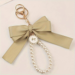 Dirbtinių perlų apyrankė raktų pakabukas su kaspinėliu., Bow Pearl raktų pakabukas-&scaron;viesiai žalia