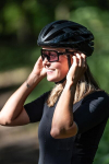 Biciklininko akiniai Bbb Cycling Photochromic, sportiniai akiniai, dviratininko akiniai nuo saulės vyrams ir moterims, mažesnio dydžio, 100% apsauga nuo Uv spindulių, skirti gravel dviračiams, plento dviračiams ir Mtb, Chester Narrow Ph Glossy Black  ...