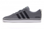 Laisvalaikio batai vyrams Adidas HP6007, pilki