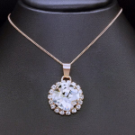 Kaklo papuo&scaron;alas moterims DiamondSky Glare III su Swarovski kristalais