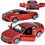 Metalinis automobilis BMW M850i Coupe su &scaron;viesos ir garso efektais
