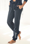 Bench. Loungewear Laisvalaikio kelnės su blizgus Logostickerei Laisvalaikio kostiumas