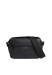 Calvin Klein Rankinė su ilga rankena &raquo;CK MUST CAMERA Kuprinė rankinė su ilga rankena Mini Krep&scaron;ys su reguliuojama ilga rankena Herren-Tasche su Logo-Schriftzug