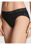 CALIDA Kelnaitės &raquo;Natural Comfort Lace&laquo; verspielte nėrinių Regular-Cut elastingas Single trikotažas &scaron;velnus